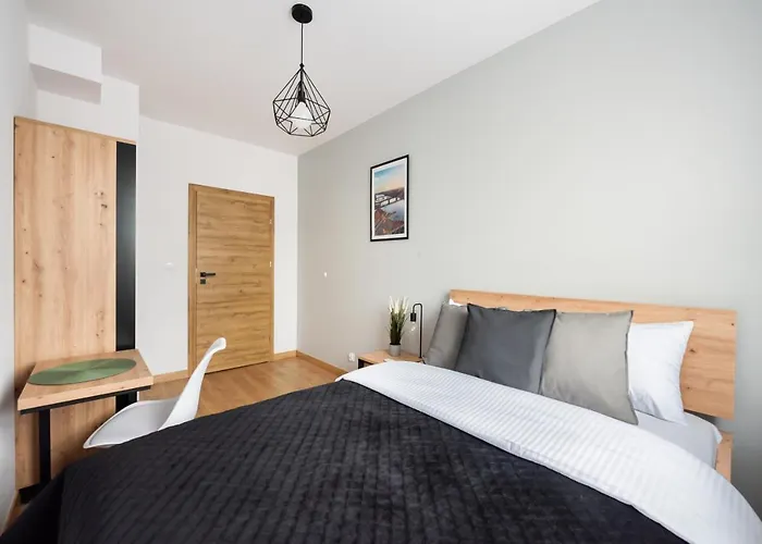 Wola Skwer Sunny Apartment