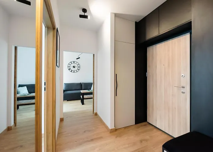 Wola Skwer Sunny Apartment
